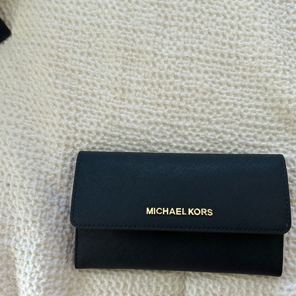 ➰ NEW W/O TAGS AUTHENTIC MK MICHAEL KORS NAVY BLUE WALLET ➰ - Picture 1 of 5